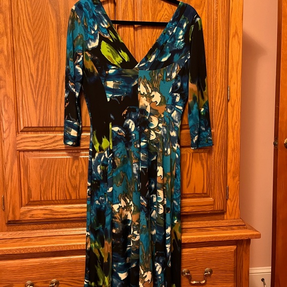 Lily Medium Dress. Good Condition - Picture 4 of 5